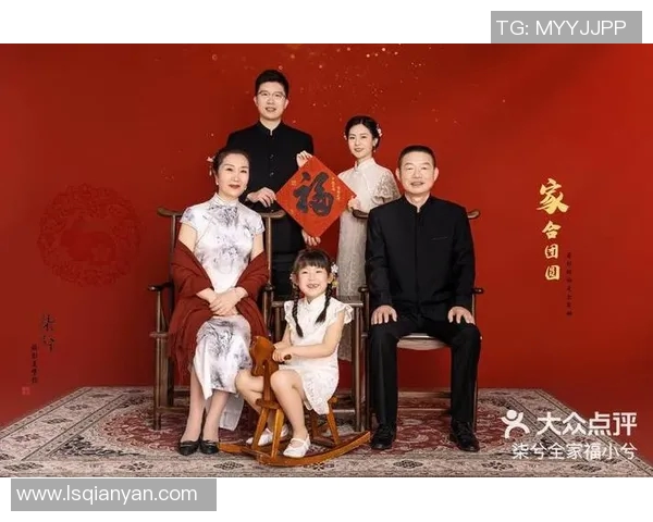 足球巨星家庭温馨合影展现幸福时光全家福照片尽显亲情与荣耀 足球巨星家庭温馨合影展现幸福时光全家福照片尽显亲情与荣耀